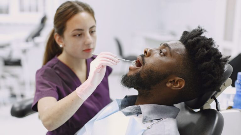 Read more about the article What are the signs of mouth cancer?